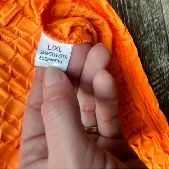 Honeycomb Scrunch Booty 3/4 length neon orange high rise leggings & tank top set - Picture 12 of 15